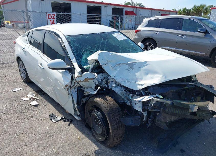 2020 Nissan Altima S FWD (VIN 1N4BL4BV3LC206065) main photo