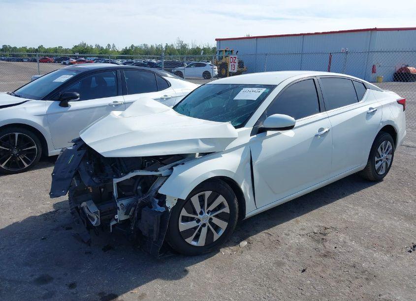 Photo 2 of 2020 Nissan Altima S FWD (VIN 1N4BL4BV3LC206065)