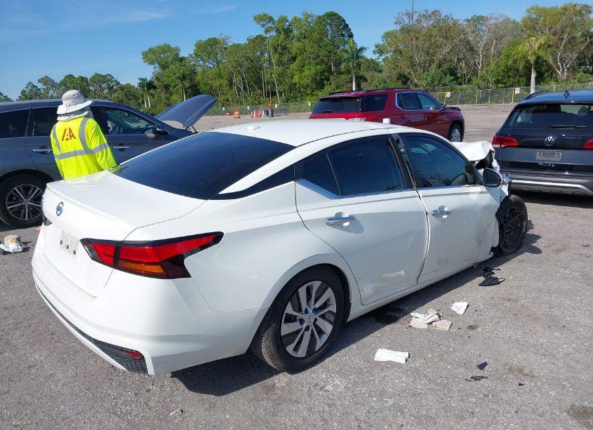 Photo 4 of 2020 Nissan Altima S FWD (VIN 1N4BL4BV3LC206065)