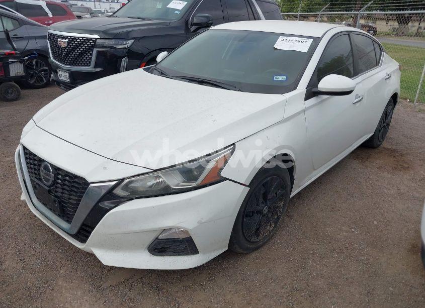 Photo 2 of 2020 Nissan Altima S FWD (VIN 1N4BL4BV3LC240572)