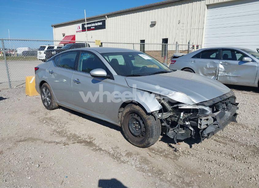 2020 Nissan Altima S FWD (VIN 1N4BL4BV3LN310480) main photo
