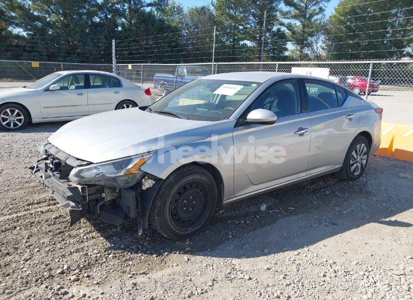 Photo 2 of 2020 Nissan Altima S FWD (VIN 1N4BL4BV3LN310480)