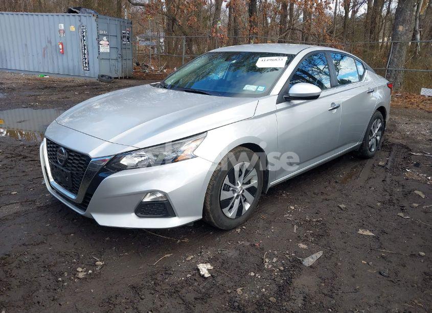 Photo 2 of 2022 Nissan Altima S FWD (VIN 1N4BL4BV3NN358855)