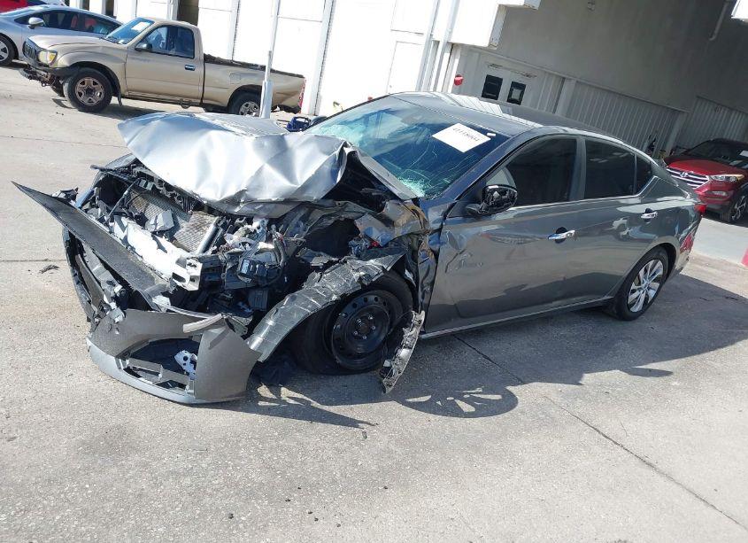 Photo 2 of 2024 Nissan Altima S FWD (VIN 1N4BL4BV3RN352687)