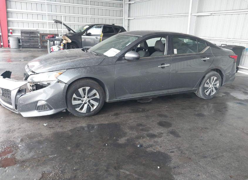 Photo 2 of 2019 Nissan Altima 2.5 S (VIN 1N4BL4BV4KC168487)