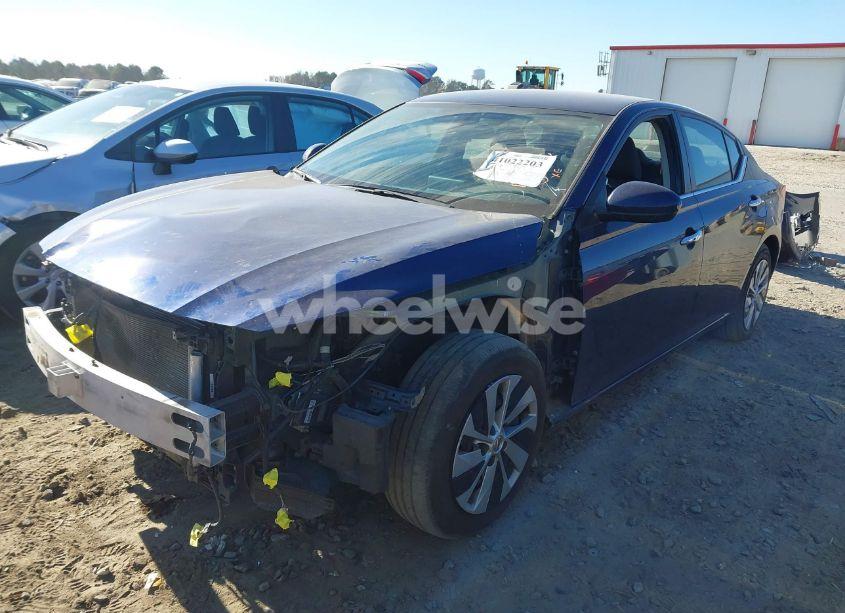 Photo 2 of 2020 Nissan Altima S FWD (VIN 1N4BL4BV4LC170810)