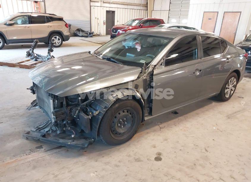 Photo 2 of 2020 Nissan Altima S FWD (VIN 1N4BL4BV4LC190443)