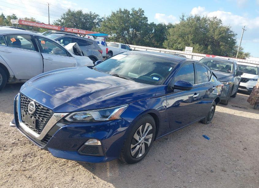 Photo 2 of 2020 Nissan Altima S FWD (VIN 1N4BL4BV4LC193584)