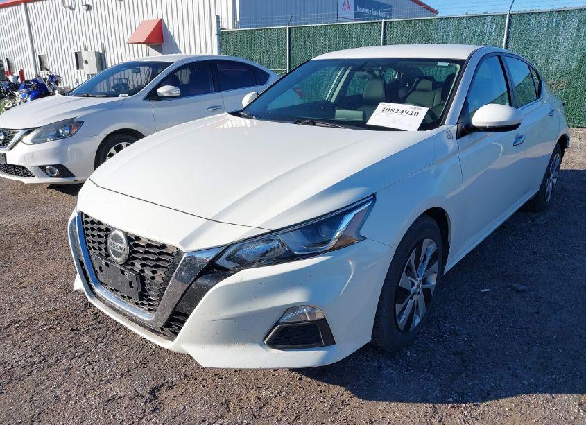Photo 2 of 2020 Nissan Altima S FWD (VIN 1N4BL4BV4LC203059)