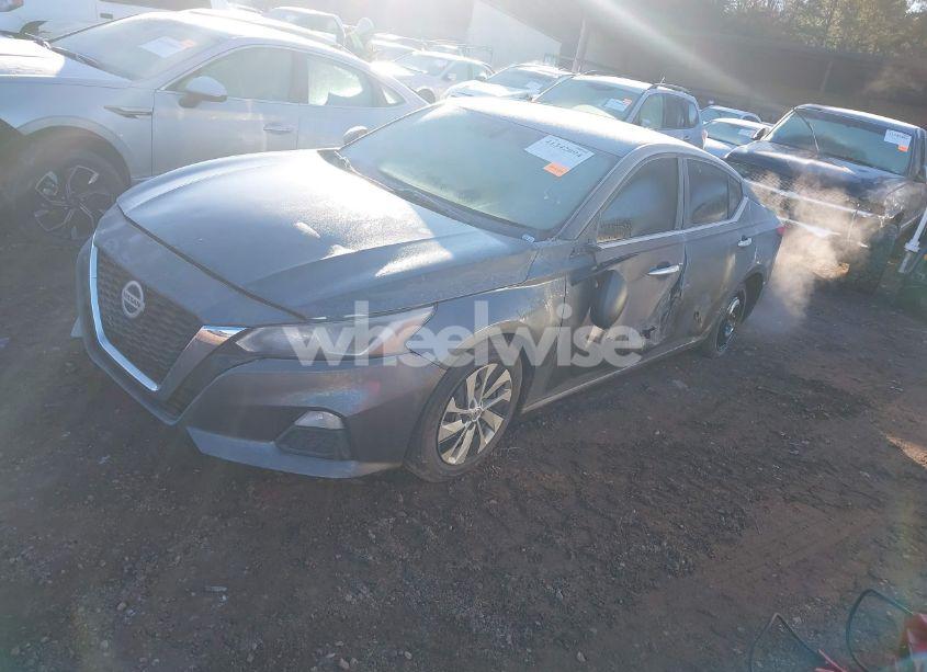 Photo 2 of 2020 Nissan Altima S FWD (VIN 1N4BL4BV4LC209072)