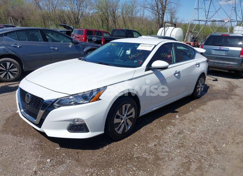 Photo 2 of 2020 Nissan Altima S FWD (VIN 1N4BL4BV4LC211680)