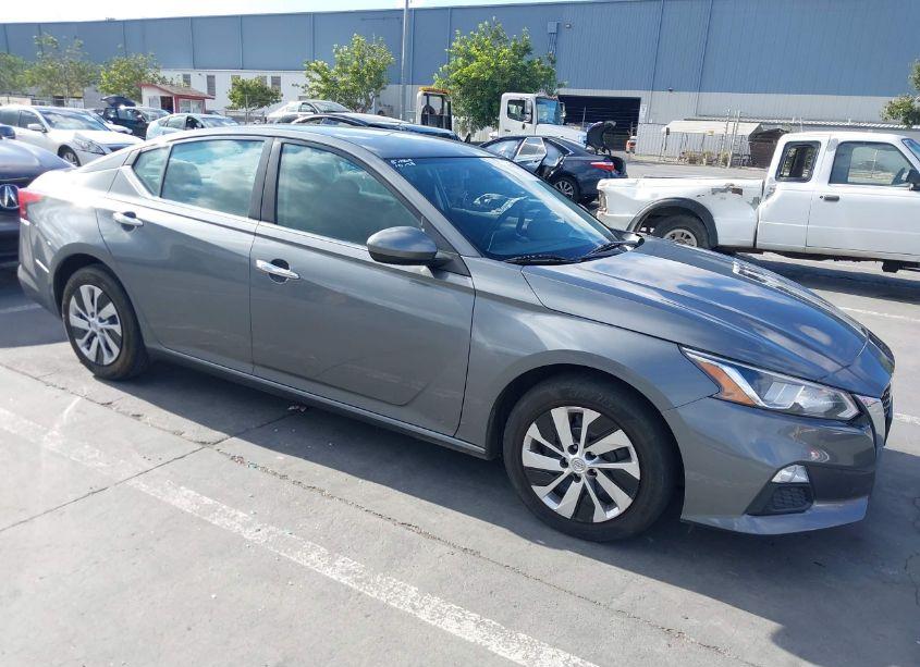 2020 Nissan Altima S FWD (VIN 1N4BL4BV4LC214126) main photo