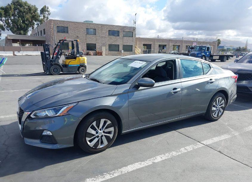 Photo 2 of 2020 Nissan Altima S FWD (VIN 1N4BL4BV4LC214126)