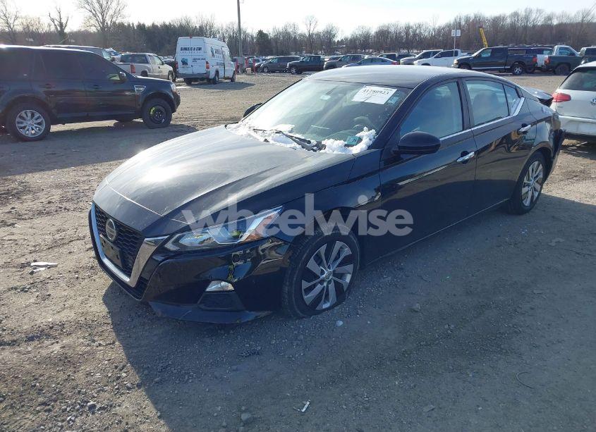 Photo 2 of 2020 Nissan Altima S FWD (VIN 1N4BL4BV4LC240662)