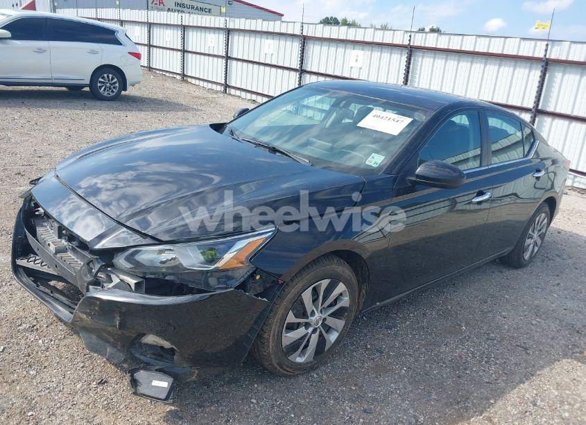 Photo 2 of 2020 Nissan Altima S FWD (VIN 1N4BL4BV4LC242265)