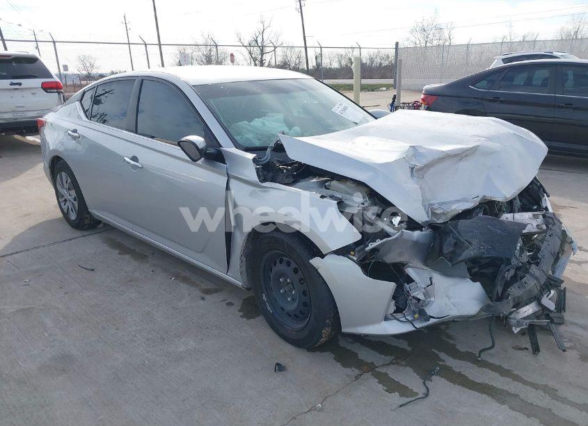 2020 Nissan Altima S FWD (VIN 1N4BL4BV4LC246512) main photo