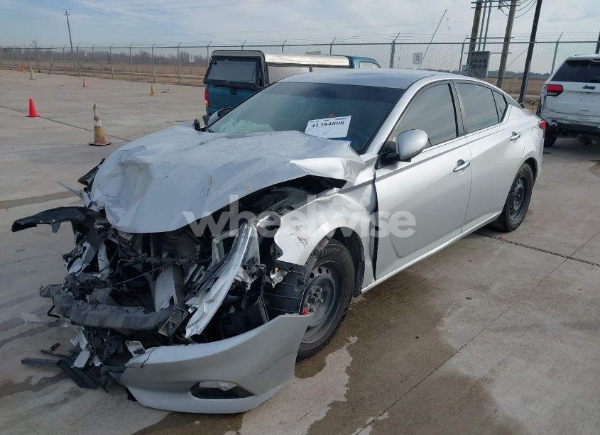 Photo 2 of 2020 Nissan Altima S FWD (VIN 1N4BL4BV4LC246512)