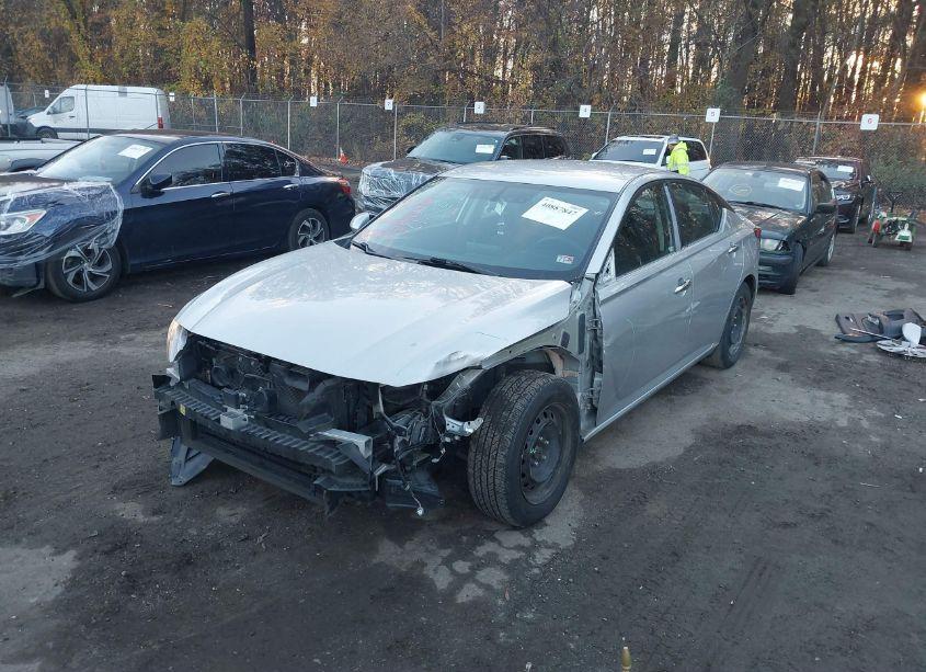 Photo 2 of 2020 Nissan Altima S FWD (VIN 1N4BL4BV4LC251838)