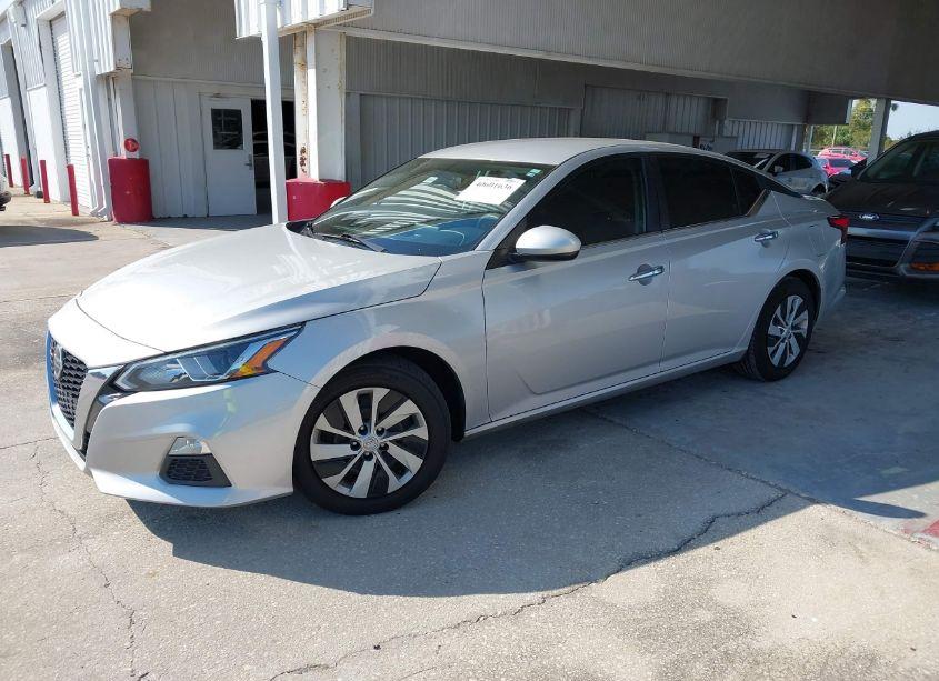 Photo 2 of 2020 Nissan Altima S FWD (VIN 1N4BL4BV4LC253508)