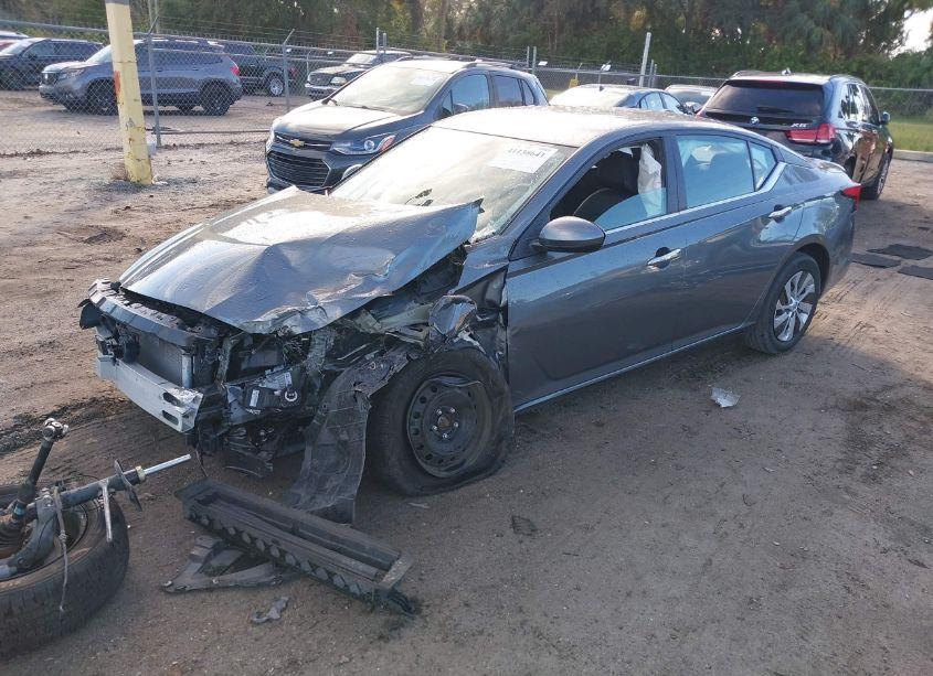 Photo 2 of 2020 Nissan Altima S FWD (VIN 1N4BL4BV4LC263861)