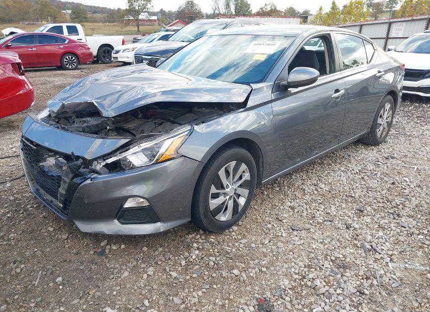 Photo 2 of 2020 Nissan Altima S FWD (VIN 1N4BL4BV4LC268462)