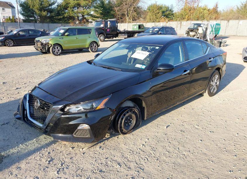 Photo 2 of 2022 Nissan Altima S FWD (VIN 1N4BL4BV4NN388818)