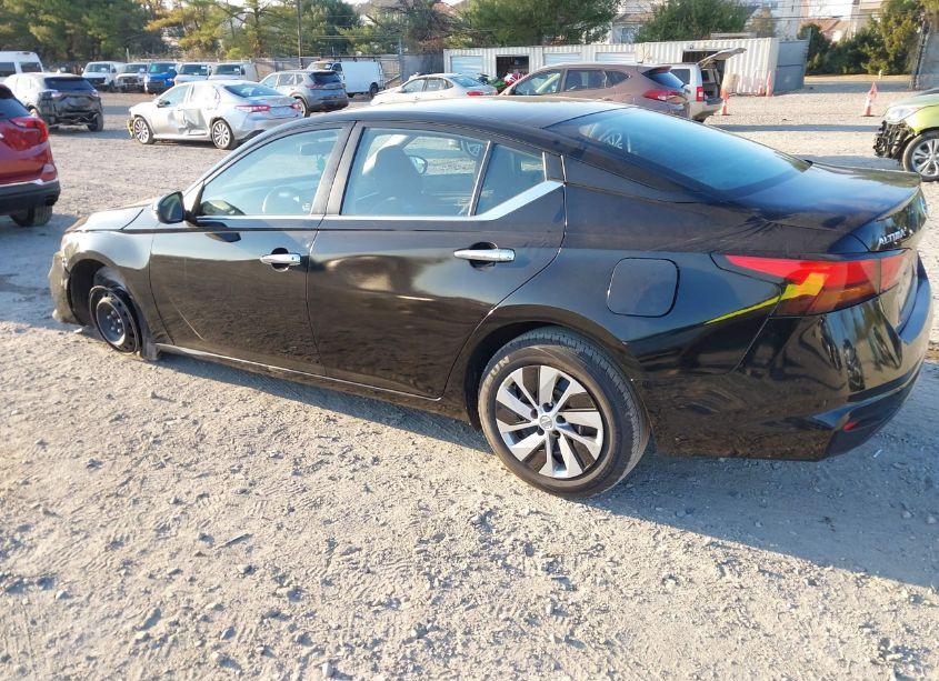 Photo 3 of 2022 Nissan Altima S FWD (VIN 1N4BL4BV4NN388818)