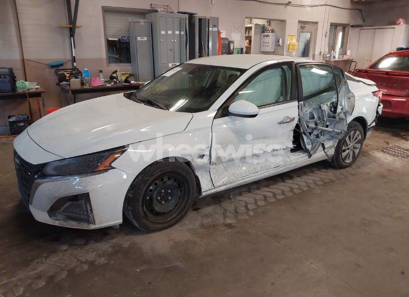 Photo 2 of 2023 Nissan Altima S FWD (VIN 1N4BL4BV4PN329402)