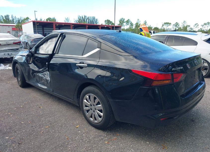 Photo 3 of 2019 Nissan Altima 2.5 S (VIN 1N4BL4BV5KC125146)