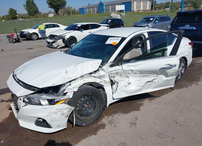 Photo 2 of 2019 Nissan Altima 2.5 S (VIN 1N4BL4BV5KC194726)