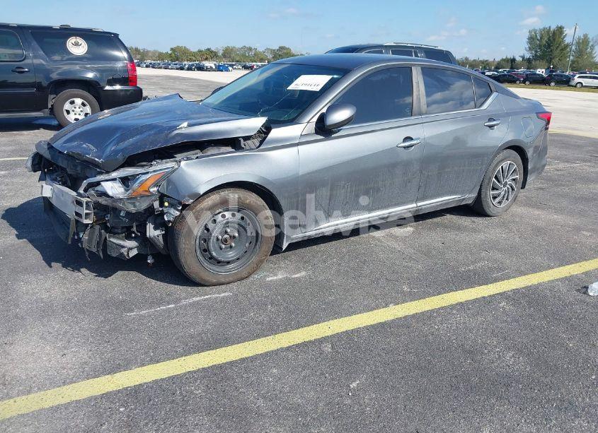 Photo 2 of 2020 Nissan Altima S FWD (VIN 1N4BL4BV5LC119445)