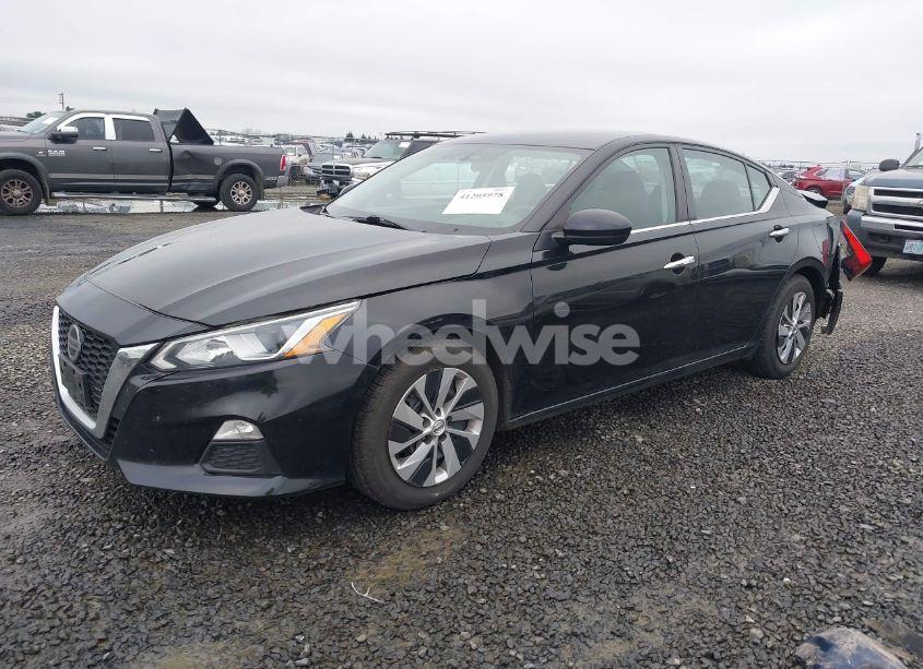 Photo 2 of 2020 Nissan Altima S FWD (VIN 1N4BL4BV5LC145611)