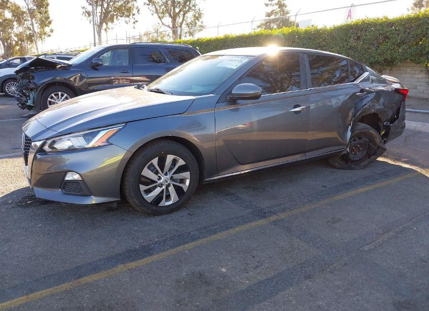 Photo 2 of 2020 Nissan Altima S FWD (VIN 1N4BL4BV5LC161016)
