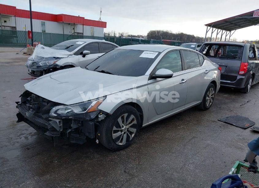 Photo 2 of 2020 Nissan Altima S FWD (VIN 1N4BL4BV5LC192850)