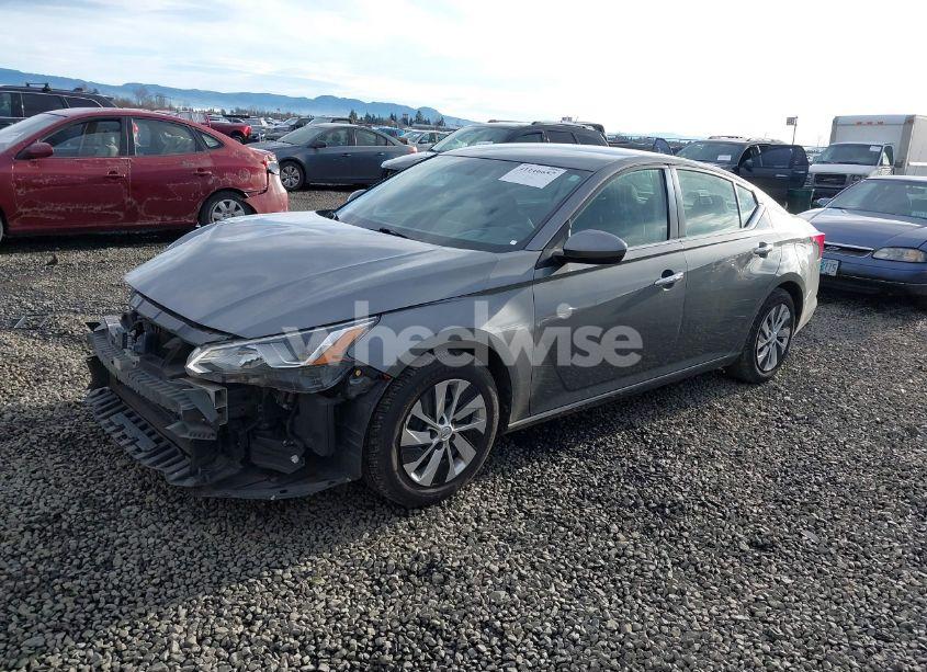 Photo 2 of 2020 Nissan Altima S FWD (VIN 1N4BL4BV5LC199605)