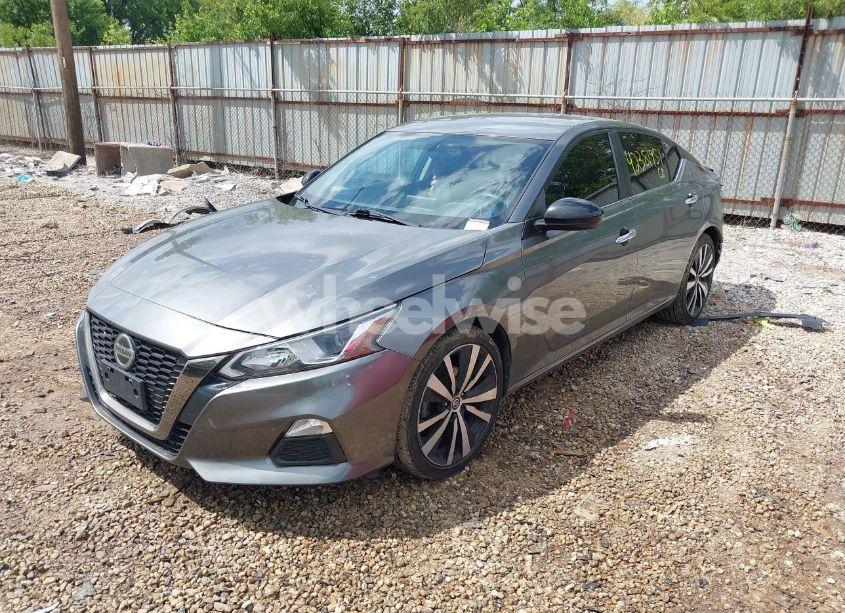 Photo 2 of 2020 Nissan Altima S FWD (VIN 1N4BL4BV5LC224020)