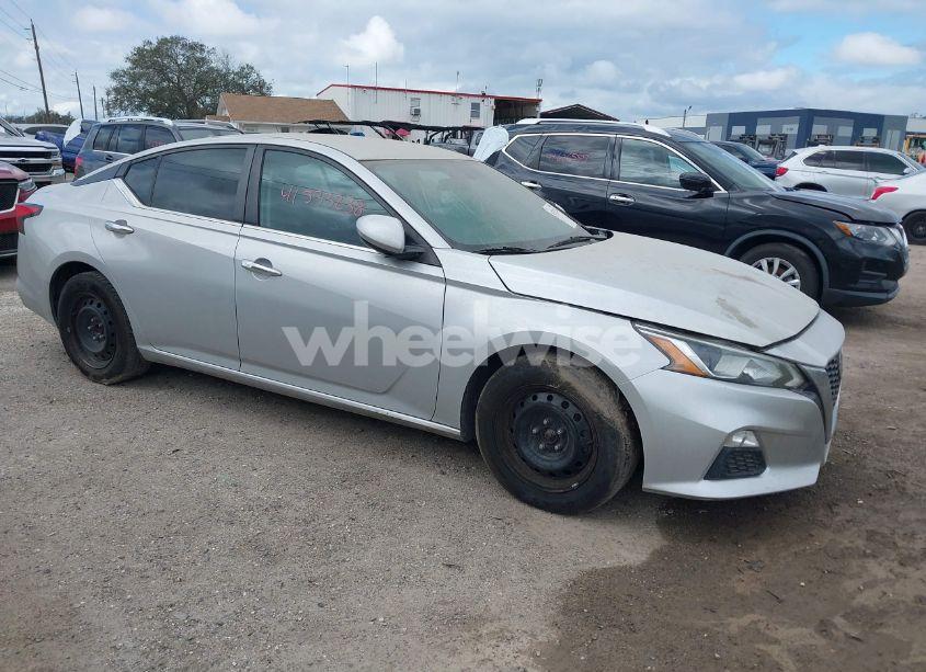 2020 Nissan Altima S FWD (VIN 1N4BL4BV5LC228052) main photo
