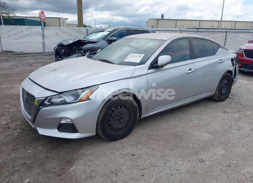 Photo 2 of 2020 Nissan Altima S FWD (VIN 1N4BL4BV5LC228052)