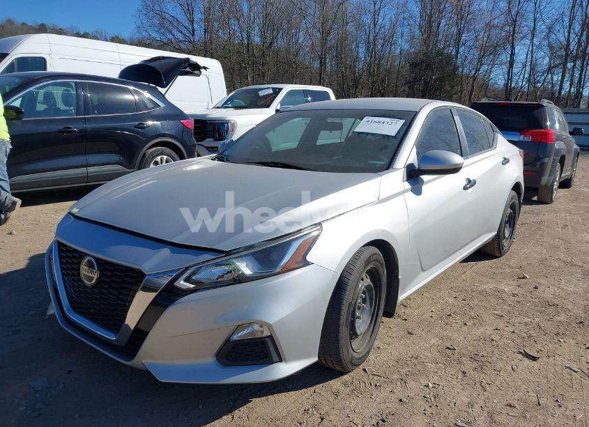 Photo 2 of 2020 Nissan Altima S FWD (VIN 1N4BL4BV5LC245983)