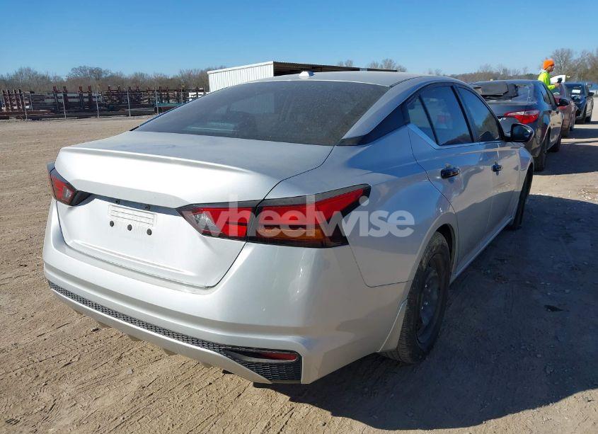 Photo 4 of 2020 Nissan Altima S FWD (VIN 1N4BL4BV5LC245983)