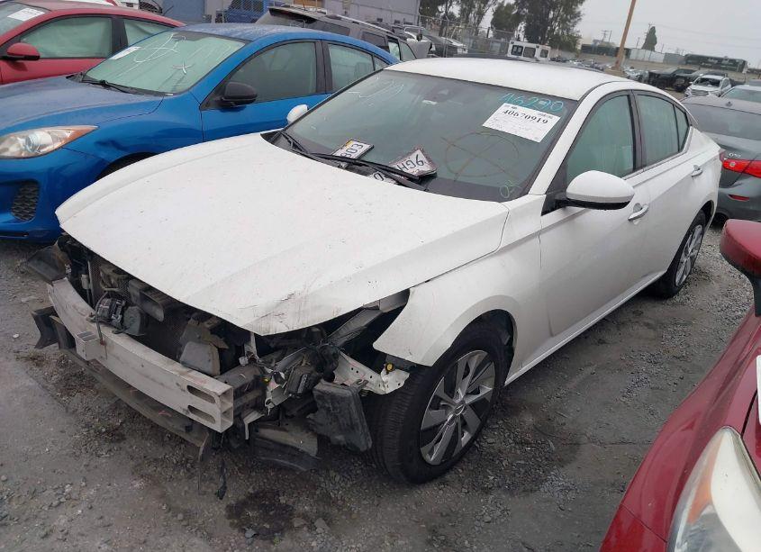 Photo 2 of 2022 Nissan Altima S FWD (VIN 1N4BL4BV5NN318910)