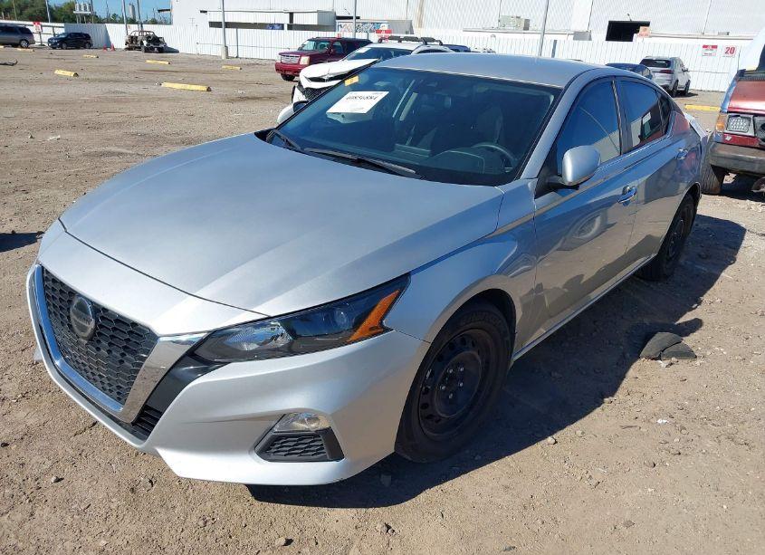 Photo 2 of 2022 Nissan Altima S FWD (VIN 1N4BL4BV5NN403083)