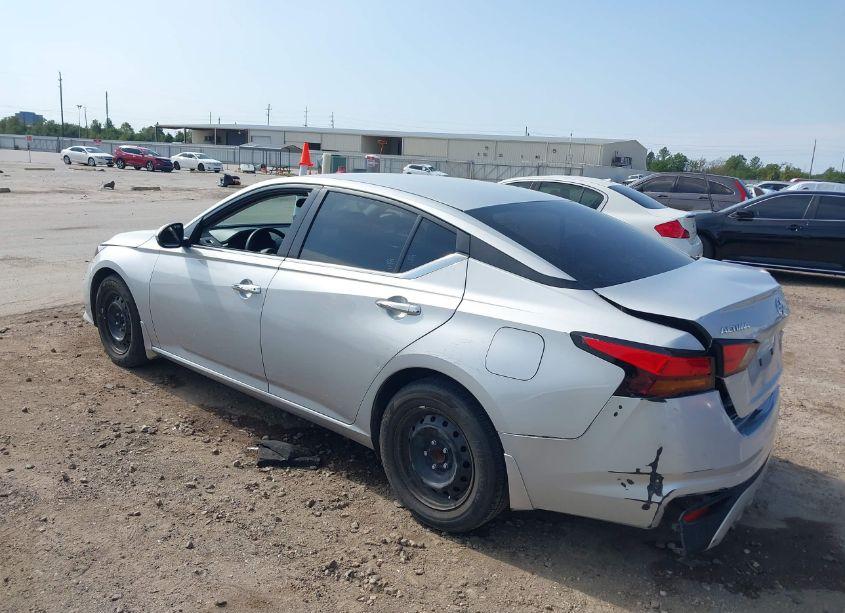 Photo 3 of 2022 Nissan Altima S FWD (VIN 1N4BL4BV5NN403083)