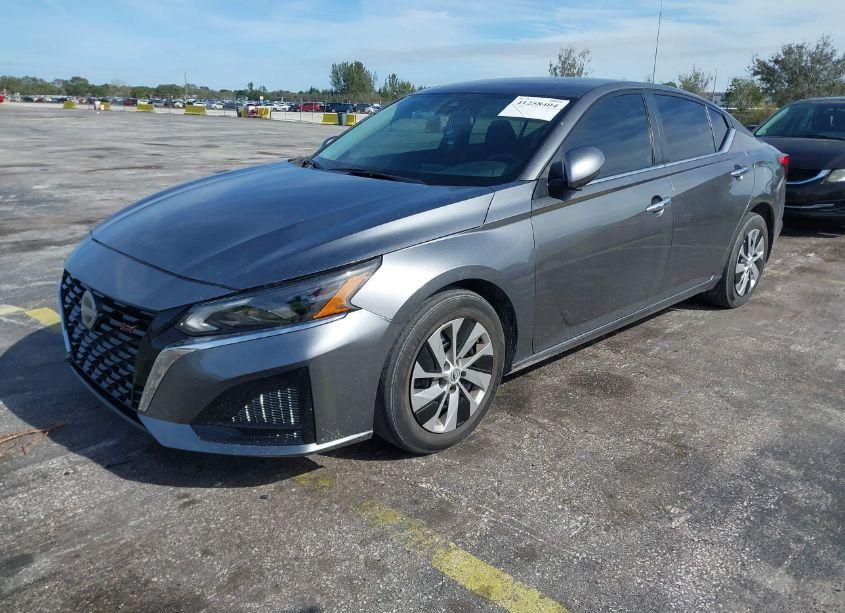 Photo 2 of 2023 Nissan Altima S FWD (VIN 1N4BL4BV5PN392556)