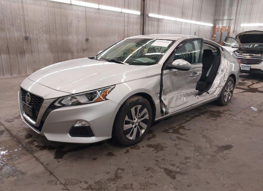 Photo 2 of 2020 Nissan Altima S FWD (VIN 1N4BL4BV6LC138862)