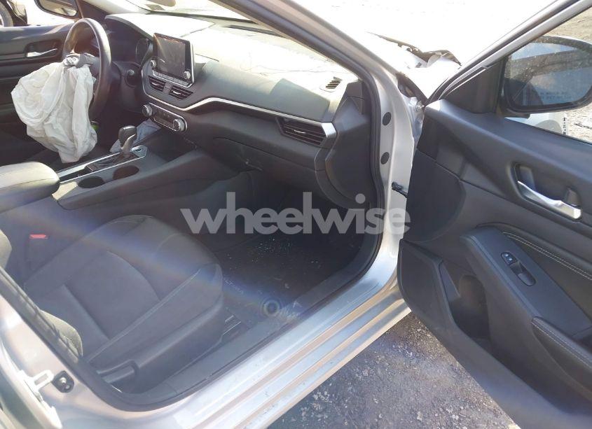 Photo 5 of 2020 Nissan Altima S FWD (VIN 1N4BL4BV6LC153569)