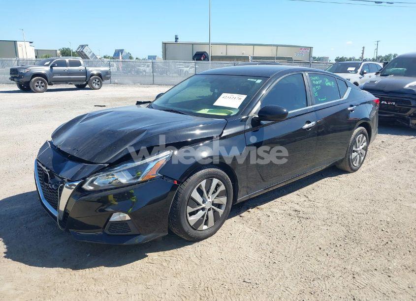 Photo 2 of 2020 Nissan Altima S FWD (VIN 1N4BL4BV6LC184384)