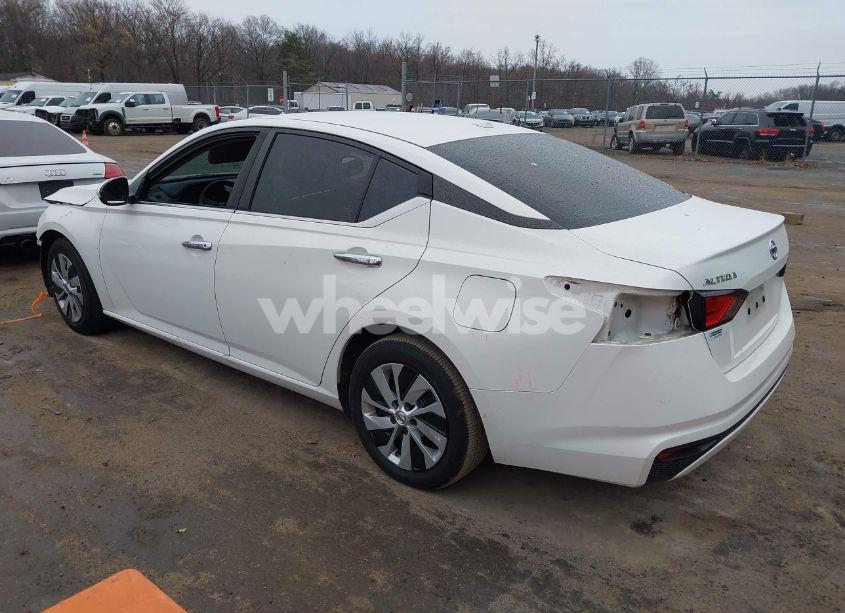 Photo 3 of 2020 Nissan Altima S FWD (VIN 1N4BL4BV6LC198995)