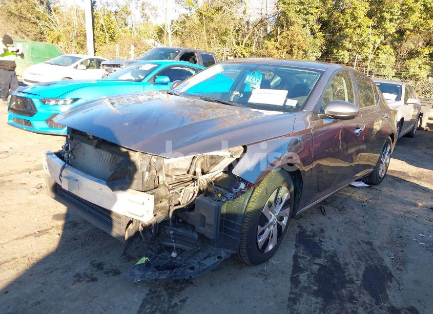 Photo 2 of 2020 Nissan Altima S FWD (VIN 1N4BL4BV6LC261917)