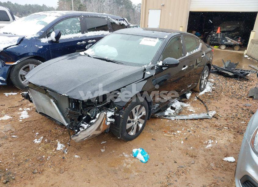 Photo 2 of 2020 Nissan Altima S FWD (VIN 1N4BL4BV6LC271461)